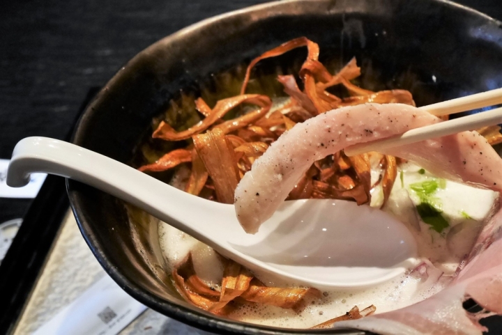 【日本大阪 | 餐廳】濃而不膩的雞白湯拉麵♦鶏Soba座銀(南船場にぼし店)