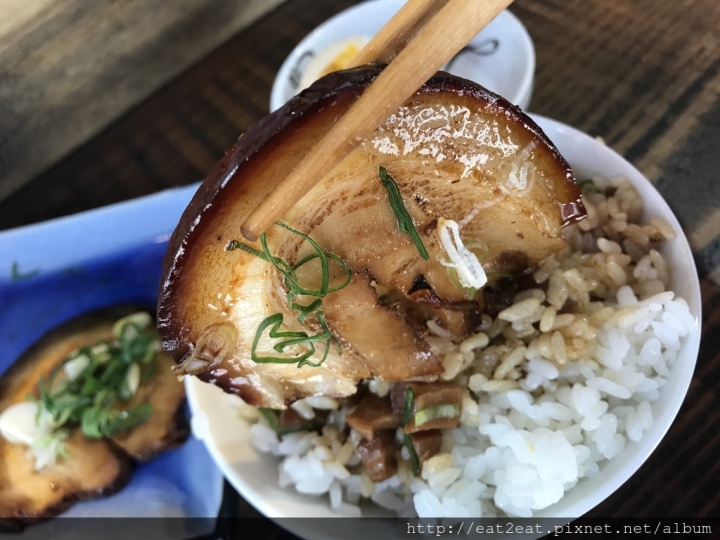 【新北中和】板橋中和交界 巷仔內騎樓小木攤 食三麵屋 飯．麵．茶．飲