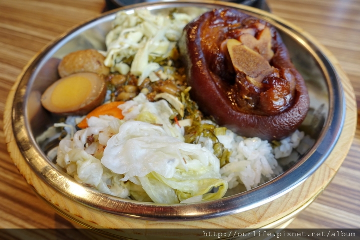 台中南屯．軟嫩Q彈膠質滿滿的豬腳飯滷肉飯@楊大船滷肉飯