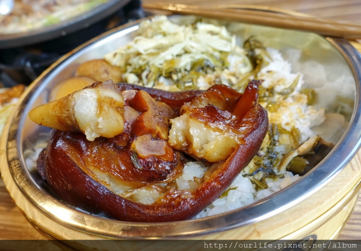 台中南屯．軟嫩Q彈膠質滿滿的豬腳飯滷肉飯@楊大船滷肉飯