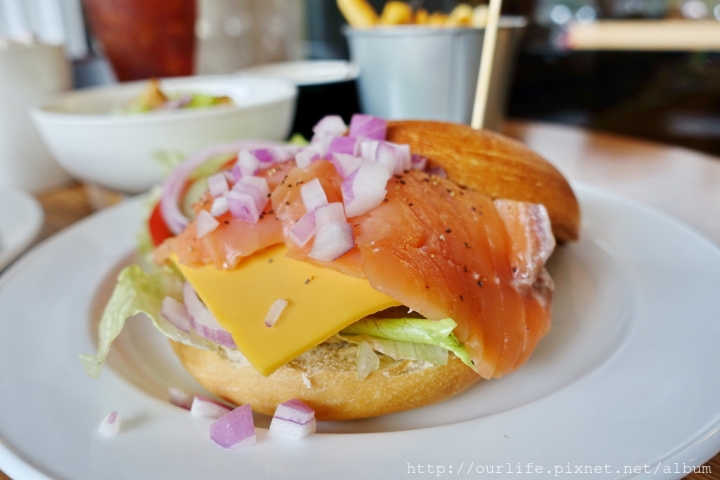 SOGO商圈．180元吃很爽的漢堡商午@Burger Joint 7分SO華美店