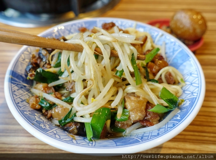 台中南屯．軟嫩Q彈膠質滿滿的豬腳飯滷肉飯@楊大船滷肉飯