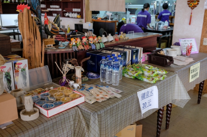 [亂拍照] 淡水紫藤咖啡園一店(屯山園區) + 富貴角燈塔空拍 + 關渡花海節