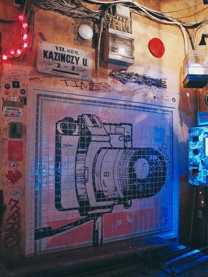 【Hungary．走跳】迷走布達佩斯潮味廢墟酒吧的微醺秘境Szimpla Kert Ruin Bar