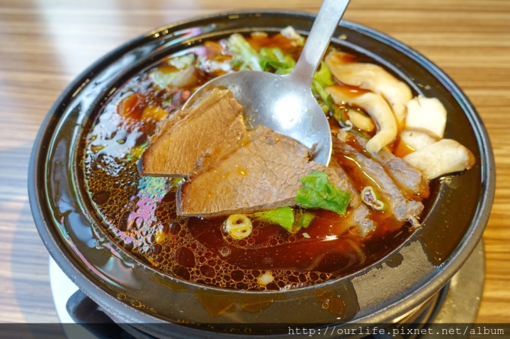 台中南屯．軟嫩Q彈膠質滿滿的豬腳飯滷肉飯@楊大船滷肉飯