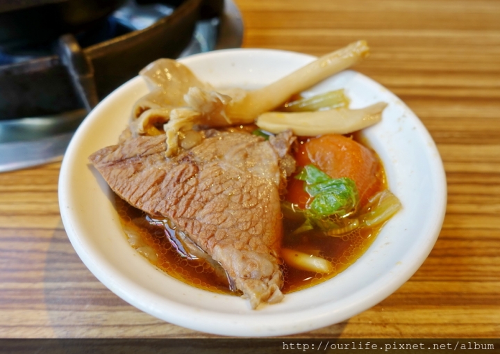 台中南屯．軟嫩Q彈膠質滿滿的豬腳飯滷肉飯@楊大船滷肉飯