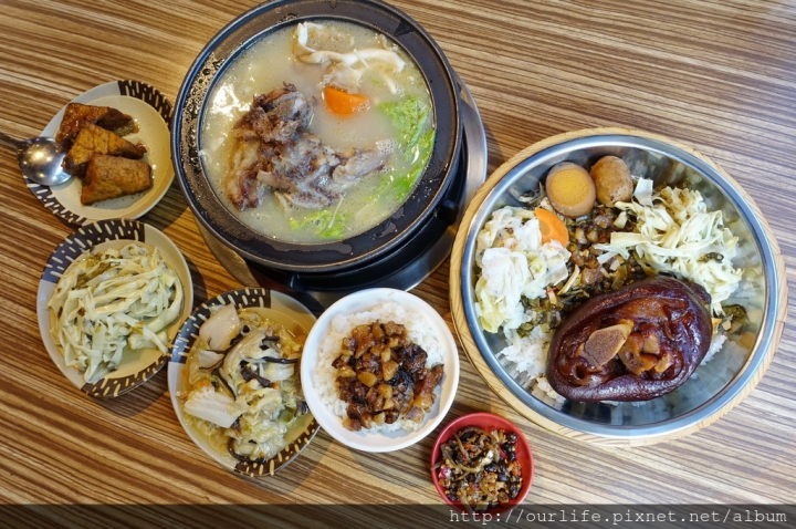 台中南屯．軟嫩Q彈膠質滿滿的豬腳飯滷肉飯@楊大船滷肉飯