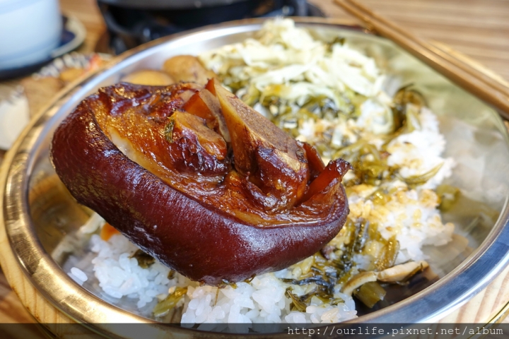 台中南屯．軟嫩Q彈膠質滿滿的豬腳飯滷肉飯@楊大船滷肉飯