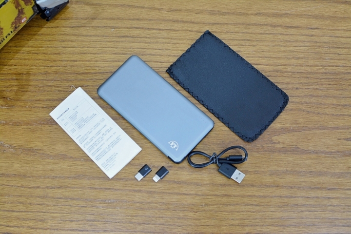 [手機週邊]風雅小舖FYShop C708 全金屬超薄行動電源 自帶線快充行動電源 5V/2.1A輸出