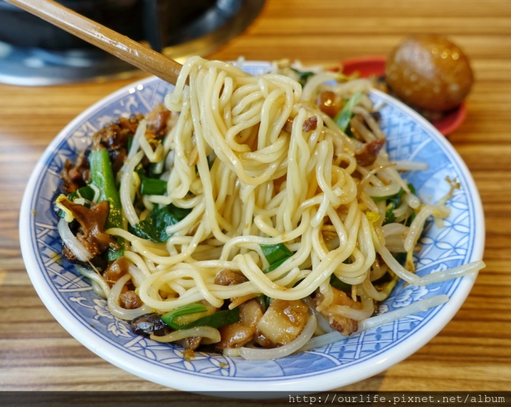 台中南屯．軟嫩Q彈膠質滿滿的豬腳飯滷肉飯@楊大船滷肉飯