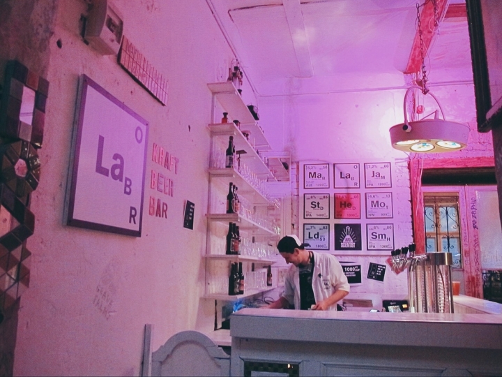 【Hungary．走跳】迷走布達佩斯潮味廢墟酒吧的微醺秘境Szimpla Kert Ruin Bar