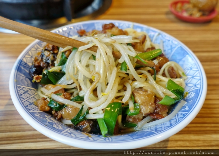 台中南屯．軟嫩Q彈膠質滿滿的豬腳飯滷肉飯@楊大船滷肉飯
