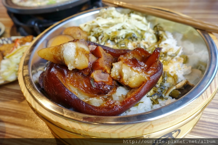 台中南屯．軟嫩Q彈膠質滿滿的豬腳飯滷肉飯@楊大船滷肉飯