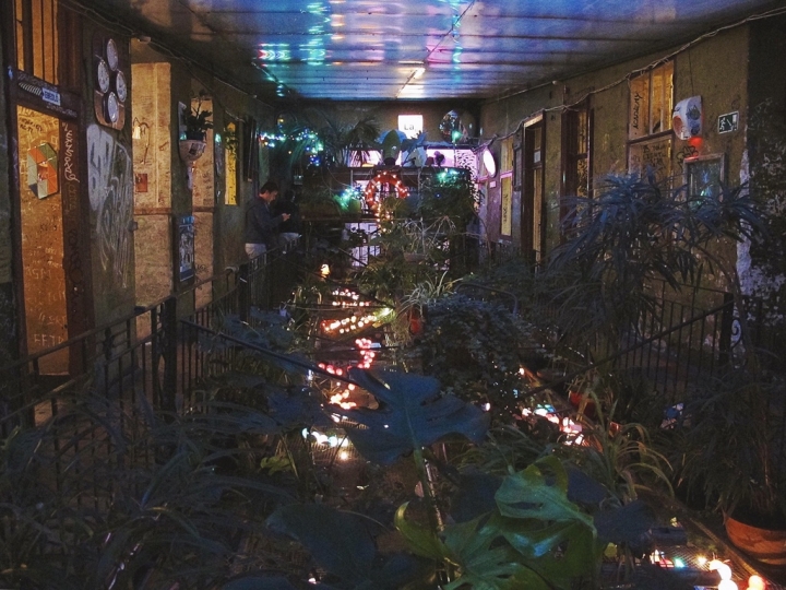【Hungary．走跳】迷走布達佩斯潮味廢墟酒吧的微醺秘境Szimpla Kert Ruin Bar