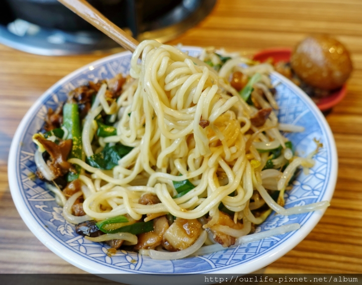 台中南屯．軟嫩Q彈膠質滿滿的豬腳飯滷肉飯@楊大船滷肉飯