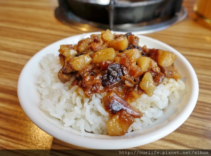 台中南屯．軟嫩Q彈膠質滿滿的豬腳飯滷肉飯@楊大船滷肉飯