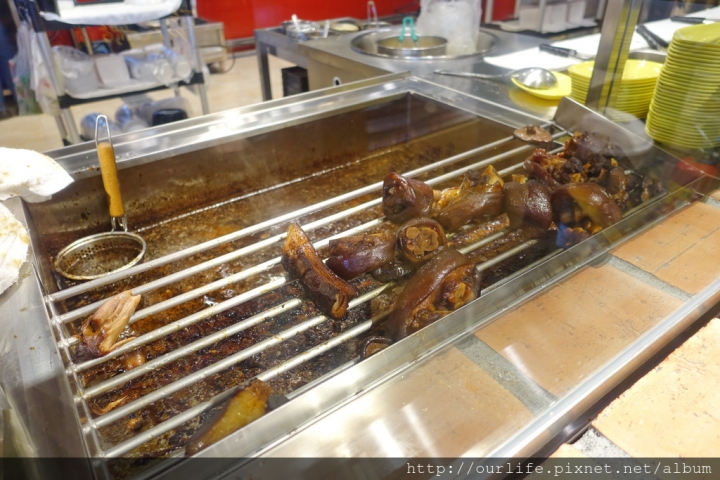 台中南屯．軟嫩Q彈膠質滿滿的豬腳飯滷肉飯@楊大船滷肉飯