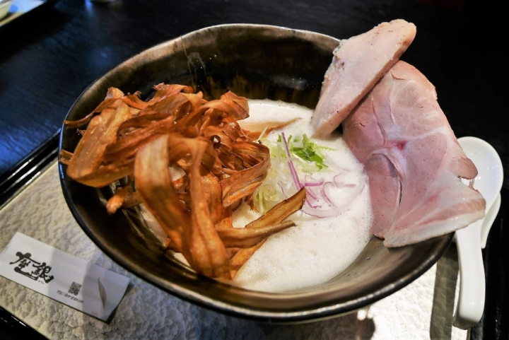 【日本大阪 | 餐廳】濃而不膩的雞白湯拉麵♦鶏Soba座銀(南船場にぼし店)