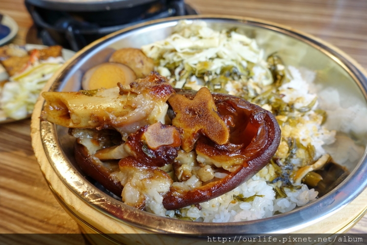 台中南屯．軟嫩Q彈膠質滿滿的豬腳飯滷肉飯@楊大船滷肉飯