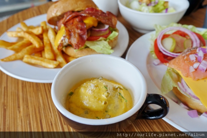 SOGO商圈．180元吃很爽的漢堡商午@Burger Joint 7分SO華美店