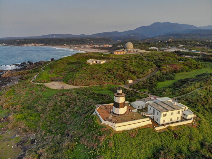 [亂拍照] 淡水紫藤咖啡園一店(屯山園區) + 富貴角燈塔空拍 + 關渡花海節