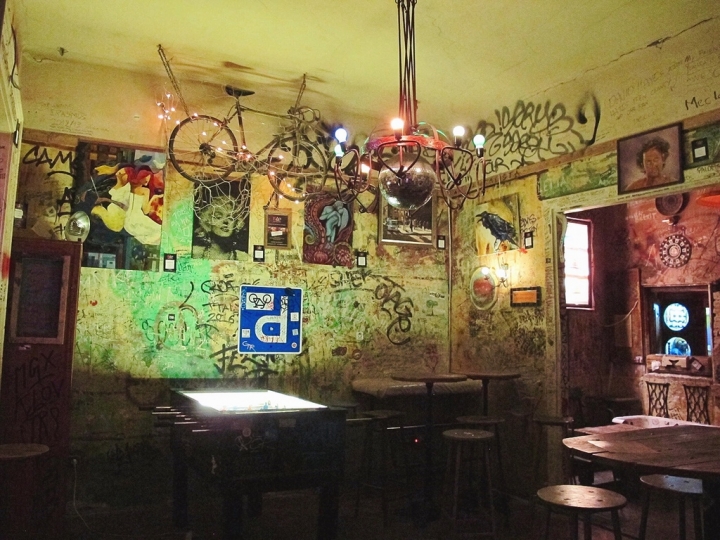 【Hungary．走跳】迷走布達佩斯潮味廢墟酒吧的微醺秘境Szimpla Kert Ruin Bar
