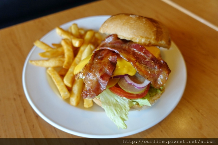 SOGO商圈．180元吃很爽的漢堡商午@Burger Joint 7分SO華美店