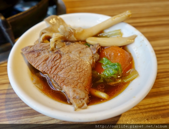 台中南屯．軟嫩Q彈膠質滿滿的豬腳飯滷肉飯@楊大船滷肉飯
