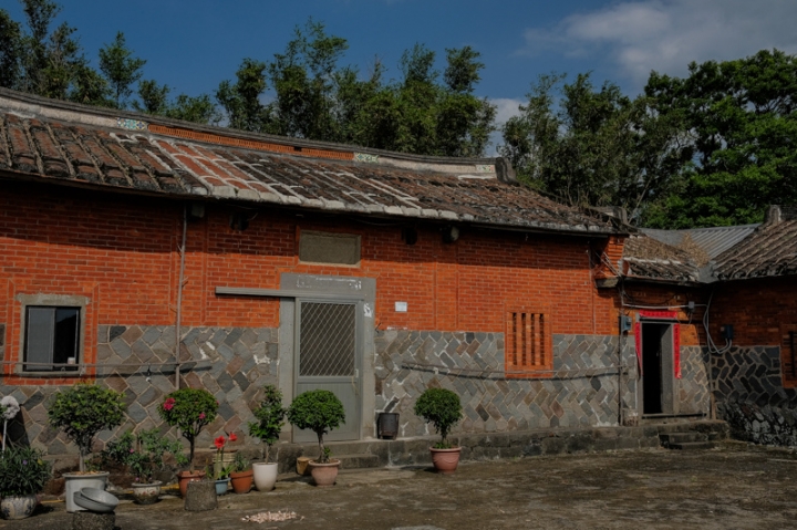 [亂拍照] 淡水紫藤咖啡園一店(屯山園區) + 富貴角燈塔空拍 + 關渡花海節