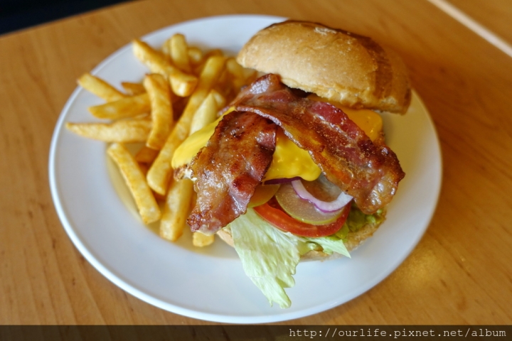 SOGO商圈．180元吃很爽的漢堡商午@Burger Joint 7分SO華美店