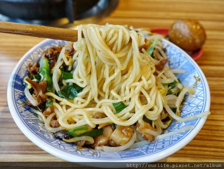 台中南屯．軟嫩Q彈膠質滿滿的豬腳飯滷肉飯@楊大船滷肉飯