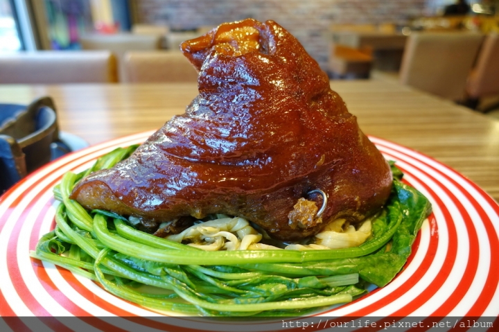台中南屯．軟嫩Q彈膠質滿滿的豬腳飯滷肉飯@楊大船滷肉飯