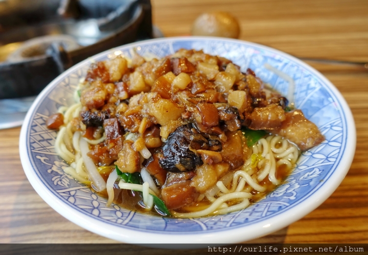 台中南屯．軟嫩Q彈膠質滿滿的豬腳飯滷肉飯@楊大船滷肉飯
