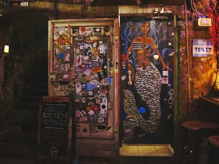 【Hungary．走跳】迷走布達佩斯潮味廢墟酒吧的微醺秘境Szimpla Kert Ruin Bar