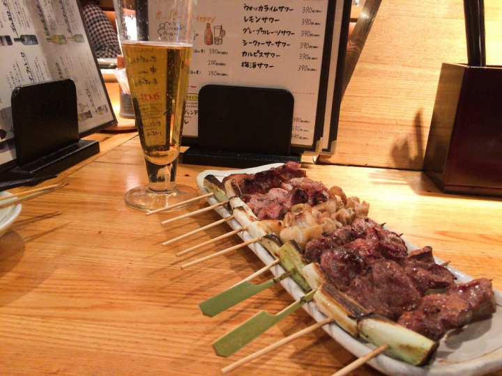 【美食。食記】東京 池袋 那些與好友相聚的居酒屋(1) 天狗 酒場 テング酒場 池袋西口店 串燒 啤酒 推薦