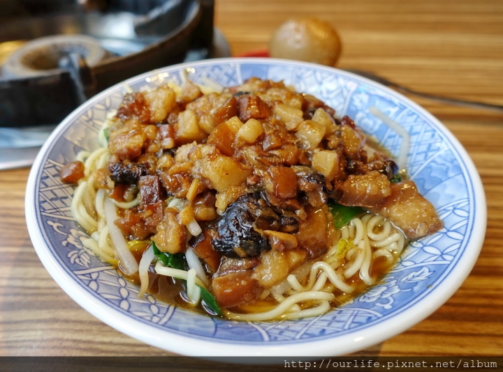 台中南屯．軟嫩Q彈膠質滿滿的豬腳飯滷肉飯@楊大船滷肉飯