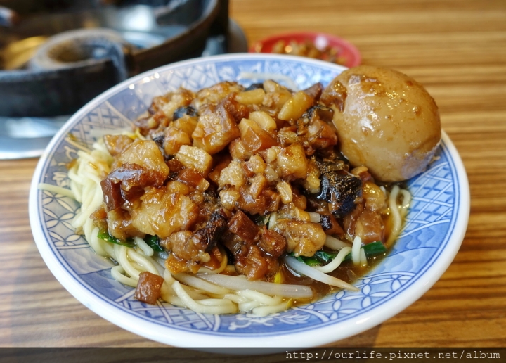 台中南屯．軟嫩Q彈膠質滿滿的豬腳飯滷肉飯@楊大船滷肉飯