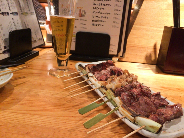 【美食。食記】東京 池袋 那些與好友相聚的居酒屋(1) 天狗 酒場 テング酒場 池袋西口店 串燒 啤酒 推薦