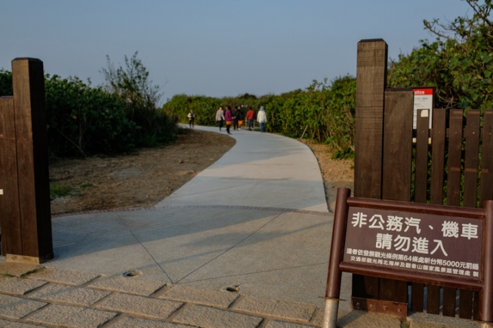 [亂拍照] 淡水紫藤咖啡園一店(屯山園區) + 富貴角燈塔空拍 + 關渡花海節