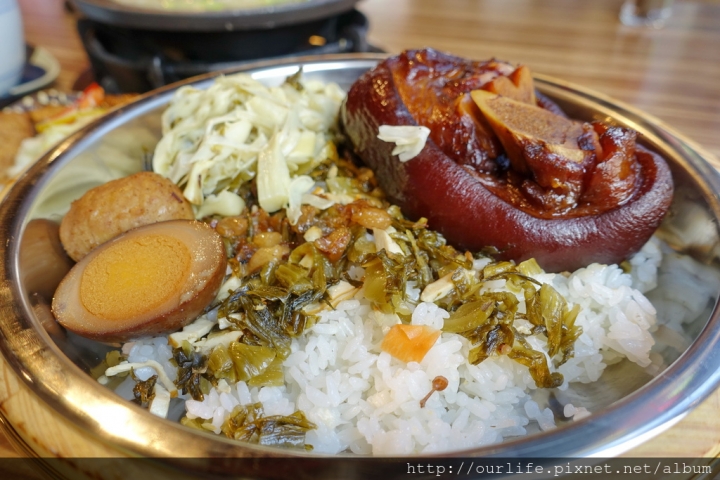 台中南屯．軟嫩Q彈膠質滿滿的豬腳飯滷肉飯@楊大船滷肉飯