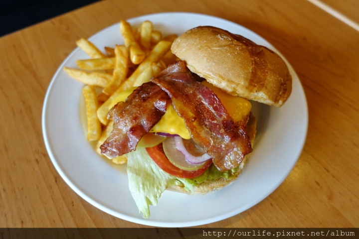 SOGO商圈．180元吃很爽的漢堡商午@Burger Joint 7分SO華美店