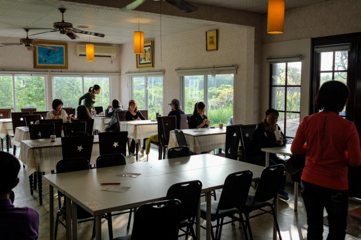 [亂拍照] 淡水紫藤咖啡園一店(屯山園區) + 富貴角燈塔空拍 + 關渡花海節