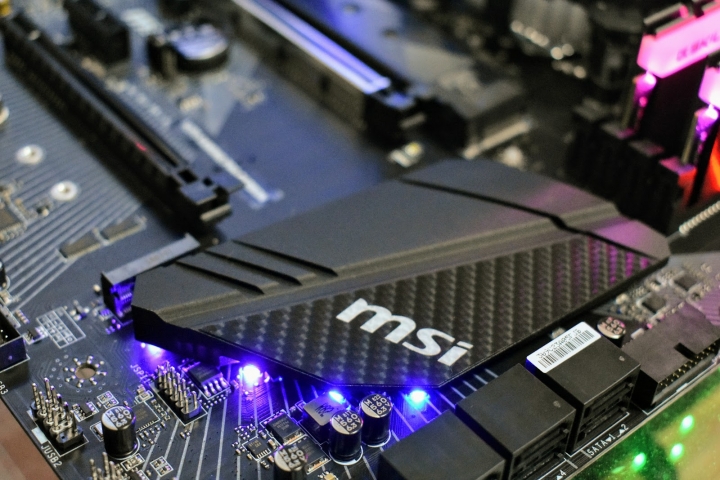 MSI H370 GAMING PRO CARBON 抱抱龍 電競主機板 輕開箱~
