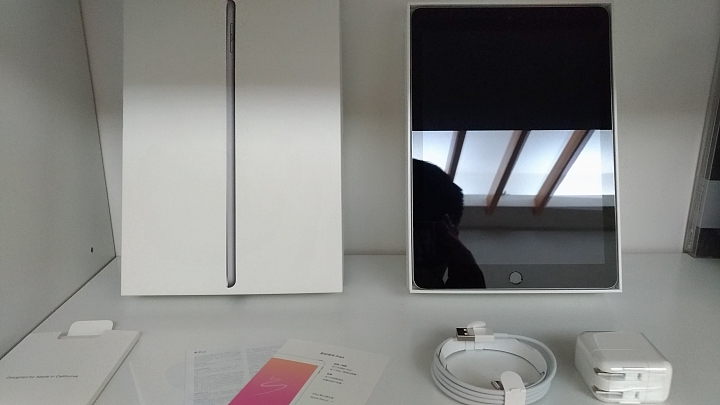 [開箱]ipad6 (2018)小灰