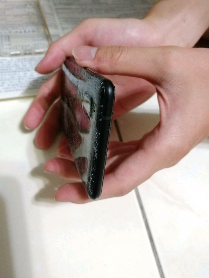 Sharp S2高配版 玻璃心碎…災情，買高配要三思