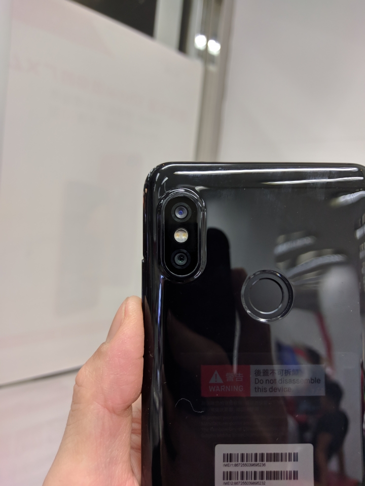 問題請教，你們的紅米note5後鏡頭模組有歪嗎？