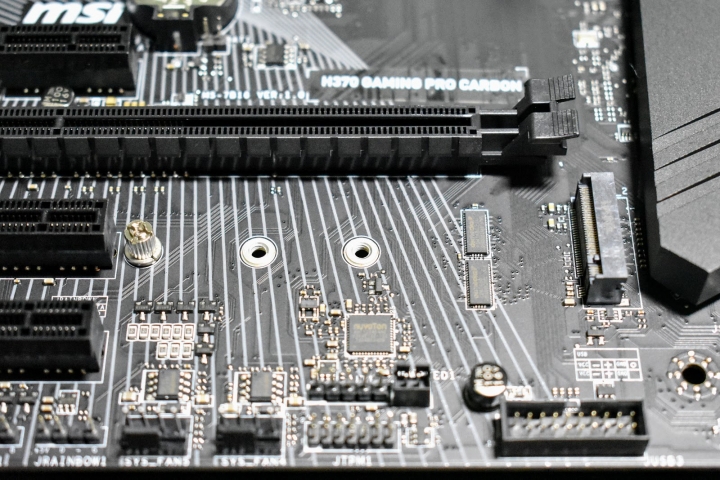 MSI H370 GAMING PRO CARBON 抱抱龍 電競主機板 輕開箱~