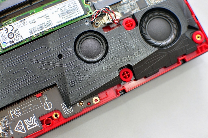 MSI GE63 RAIDER RGB 8RF 炫麗外型 璀璨登場