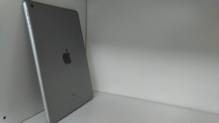 [開箱]ipad6 (2018)小灰