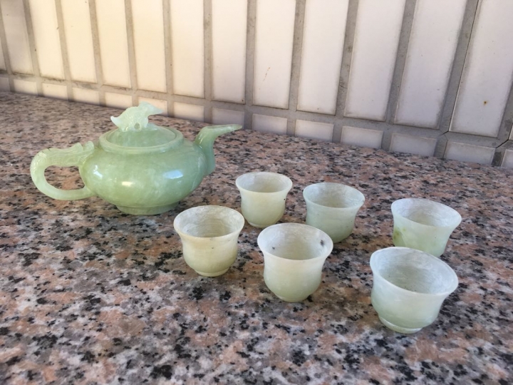 青玉茶具組請古董行家幫忙鑑價